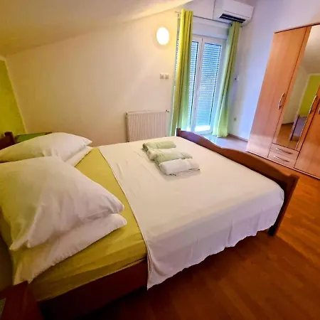 Tomi - Ciovo Apartament *
